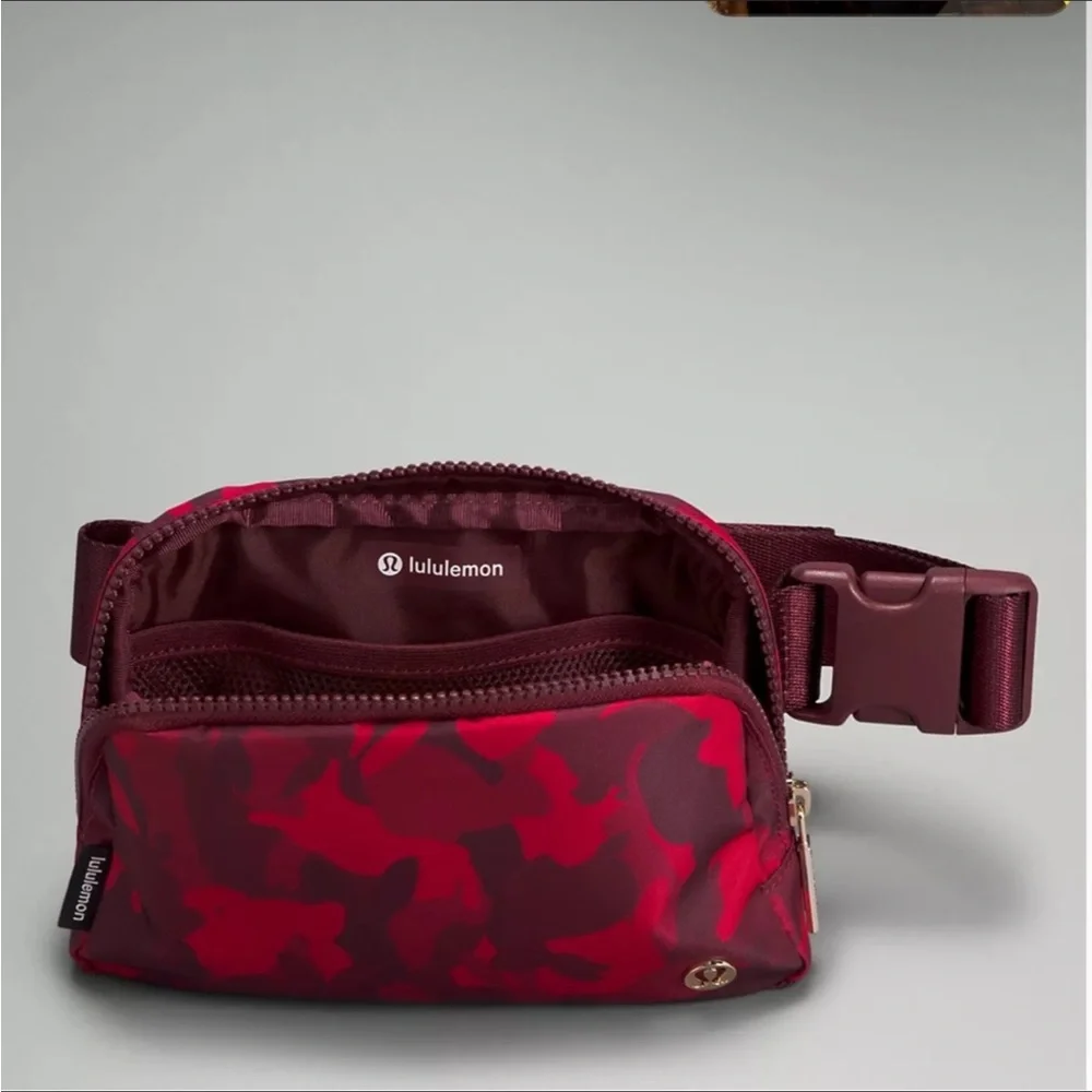 ‼️RARE‼️LULULEMON RARE EXCLUSIVE LUNAR NEW YEAR BUNNY BELT BAG 1L - Picture 3 of 9